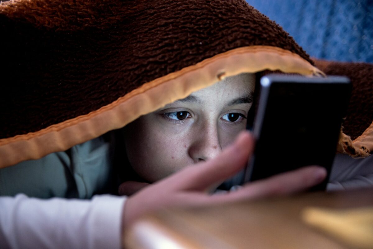 Research Shows Impact Of Nighttime Cell Phone Use On Teenage Mental H